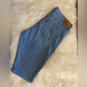 Women Levi’s 311 Skinny Shaping Denim.
